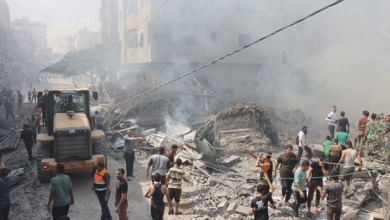 صورة قطاع غزة تحت القصف والحصار.. وقود وطعام ينفد وأسر تكافح لاستمرار العيش