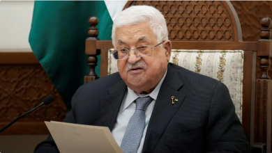 صورة الرئيس الفلسطيني يدعو لعقد قمة عربية طارئة لبحث الحرب على غزة