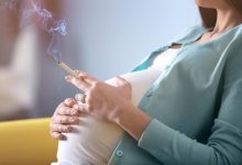 صورة التدخين أثناء الحمل.. خطر يهدد صحة الطفل والأم