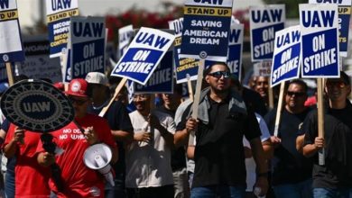 صورة 7 آلاف عامل إضافيين ينضمون إلى إضراب عمال السيارات بأمريكا