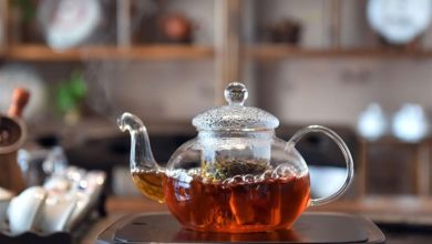 صورة ما السر وراء الرغبة في تناول الشاي بعد الطعام مباشرة؟