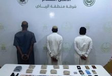 صورة القبض على 3 أشخاص لترويجهم 16 ألف قرص من مادة الأمفيتامين في الرياض  أخبار السعودية