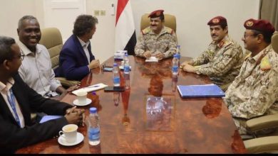 صورة وزير الدفاع اليمني: «مسام» يبذل جهوداً جبارة لإنقاذ حياة الأبرياء من الألغام في اليمن  أخبار السعودية