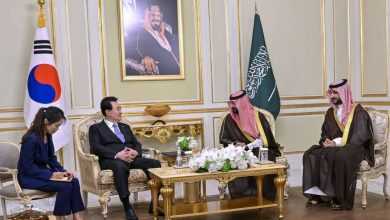 صورة رئيس كوريا الجنوبية يستقبل وزير الحرس الوطني ووزير الدفاع  أخبار السعودية