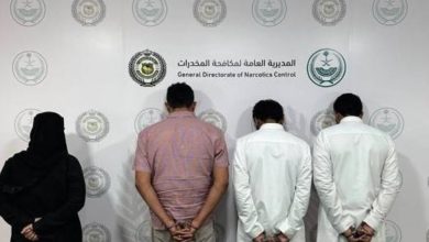 صورة تبوك: القبض على 4 مقيمين لترويجهم 4772 قرصاً من «الإمفيتامين»  أخبار السعودية