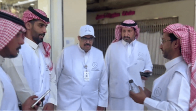 صورة بالفيديو.. ضبط وافدين يسيطرون على سوق لتجهيزات المناسبات في الرياض