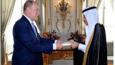 صورة السفير السعودي بفرنسا يقدم أوراق اعتماده سفيرا فوق العادة ومفوضا لدى إمارة موناكو