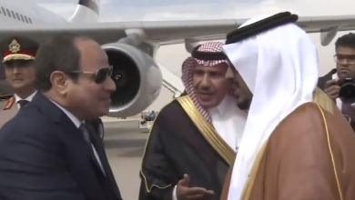 صورة الرئيس المصري يصل الرياض للمشاركة في القمة العربية الإسلامية