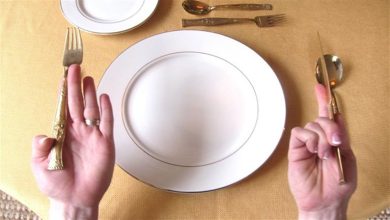 صورة سيدة تتعرض لموقف محرج خلال تناولها وجبة في أحد المطاعم … هذا ما حدث “فيديو”
