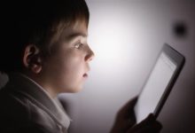 صورة تقرير فرنسي خطير: يجب منع الأطفال من استعمال الهواتف قبل هذه السن