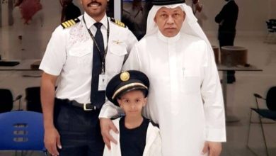 صورة مساعد العرياني يحتفل بترقية نجله سليمان إلى كابتن طيار  أخبار السعودية