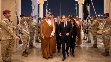 صورة خالد بن سلمان يبحث العلاقات وتطورات المنطقة مع وزير القوات المسلحة الفرنسي  أخبار السعودية