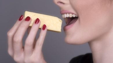 صورة طبيبة توضح أضرار الجبن المعالج حراريا
