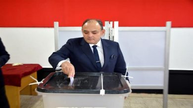 صورة وزير التجارة والصناعة يدلي بصوته في الانتخابات الرئاسية بمدينة 6 أكتوبر