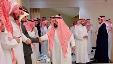 صورة أُسرة آل مسفر تستقبل المعزين في فقيدهم علي  أخبار السعودية