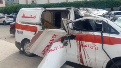 صورة الهلال الأحمر: إسرائيل تستهدف سيارات إسعاف وتنكل بمسعف في غزة