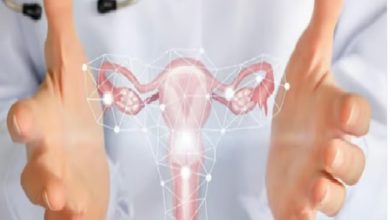 صورة استشارية توضح أسباب الرحم المقلوب وتأثيره على الحمل والولادة