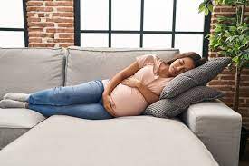 صورة تأثير طريقة نوم الحامل على الجنين