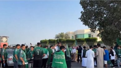 صورة بدء تجمع الجماهير السعودية قبل انطلاق مسيرة دعم الأخضر أمام كوريا الجنوبية