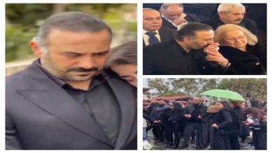 صورة بالفيديو.. بكاء قصي خولي في جنازة والده رفقة شقيقته ووالدته