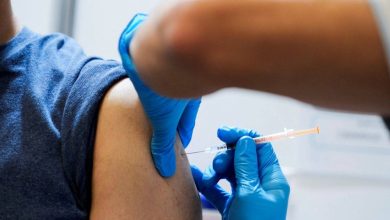 صورة وزارة الصحة: متحور «كورونا» الجديد يتطلب الحصول على اللقاح المطور  أخبار السعودية