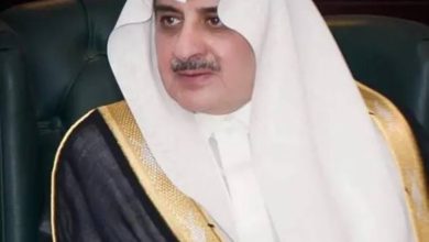 صورة أمير تبوك يواسي أحمد الخريصي في وفاة زوجته  أخبار السعودية
