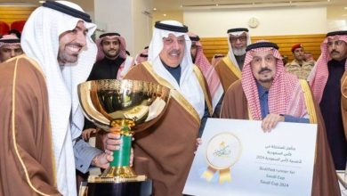 صورة أمير الرياض يتوج الفائزين بكأسَي خادم الحرمين والخيالة السعوديين المتمرنين  أخبار السعودية