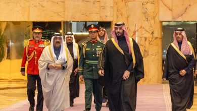 صورة أمير الكويت يغادر الرياض وو ولي العهد في مقدمة مودعيه