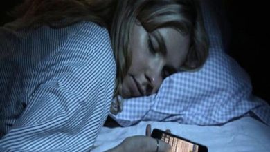 صورة هذا ما يحدث لجسمك عند النوم جوار الموبايل.. هل يسبب السرطان؟