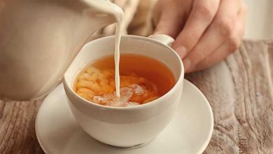 صورة لمحبي الشاي باللبن.. هذا ما يحدث لمستويات الكوليسترول عند تناوله