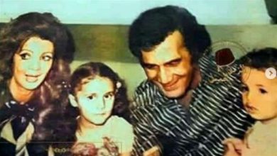 صورة هكذا احتفل عمرو محمود ياسين بعيد ميلاد والدته