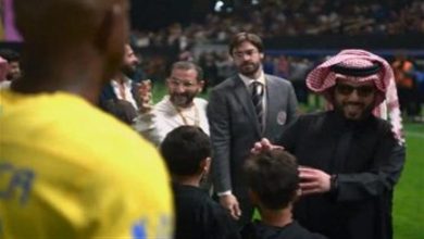 صورة أحمد حلمي برفقة تركي آل الشيخ خلال مشاهدة مباراة النصر السعودي وإنتر ميامي