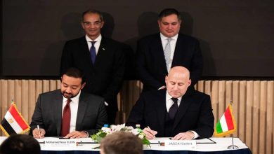 صورة اتفاقية بين المصرية للاتصالات وشركة مجرية لإنشاء كابل يربط مصر بألبانيا