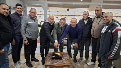 صورة الاحتفال بالجهاز الفني لمنتخب مصر في مباراة المقاولون والمصري (صور)