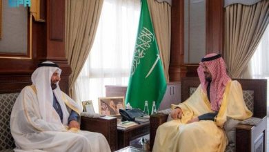 صورة أمير المدينة يطّلع من وزير الحج والعمرة على «رحلة ضيوف الرحمن»  أخبار السعودية