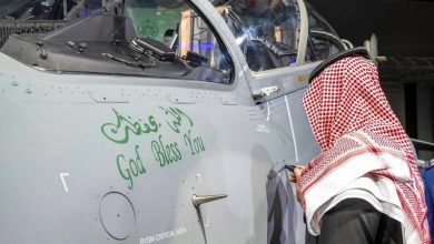 صورة «صناعة سعودية».. وزير الدفاع يدشّن آخر طائرة «هوك تي ١٦٥»  أخبار السعودية
