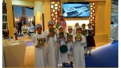 صورة «الشؤون الإسلامية» توزع 10 آلاف نسخة من المصحف الشريف لزوار معرض مسقط الدولي للكتاب
