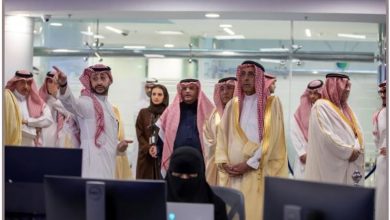 صورة الرئيس التنفيذي للهيئة الملكية لمدينة الرياض يطّلع على مركز عمليات الرياض الذكية في «سدايا»