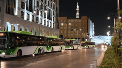 صورة "حافلات المدينة" تواصل النقل الترددي ما بين مسجدي "النبوي" و"قباء"