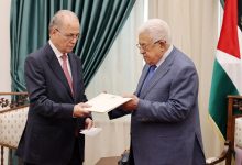صورة الرئيس الفلسطيني يمنح الثقة للحكومة الجديدة ويعتمد تشكيلتها