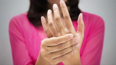 صورة علامات في يديك تكشف الإصابة بمرض السكري والقلب والسكتة الدماغية