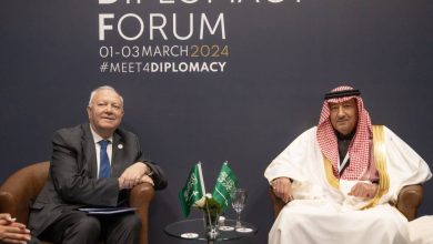 صورة نائب وزير الخارجية يبحث تعزيز العلاقات مع مسؤولين دوليين  أخبار السعودية