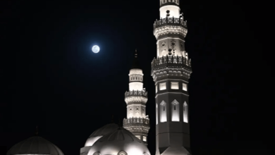 صورة القمر البدر يزين سماء المدينة المنورة