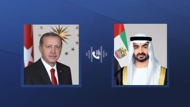صورة رئيس الدولة يتلقى اتصالاً هاتفياً من الرئيس التركي أعرب خلاله عن تمنياته السلامة للإمارات وشعبها