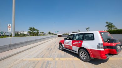 صورة طرق وبلدية دبي تواصلان جهودهما لضمان عودة الطرق والخدمات إلى طبيعتها في مختلف مناطق الإمارة