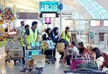 صورة “مطارات دبي” توزع 73 ألف عبوة من الوجبات الخفيفة والمياه على المسافرين