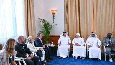 صورة أحمد بن محمد يلتقي قادة ومسؤولي العلامات التجارية العالمية على هامش انطلاق الدورة الرابعة من قمة التجزئة في دبي