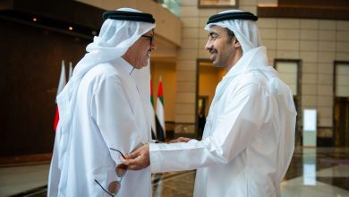 صورة عبدالله بن زايد يستقبل وزير خارجية البحرين ويبحثان العلاقات الأخوية بين البلدين