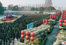 صورة كوريا الشمالية تلوح بـ “إجراءات عملية قوية” لتعزيز قوتها العسكرية