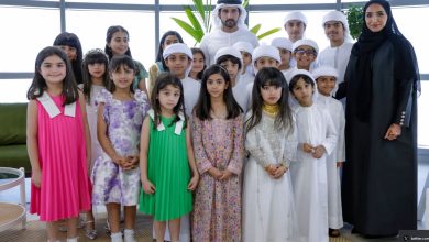 صورة حمدان بن محمد يلتقي مجموعة من الأطفال المواطنين من المشاركين في أعمال تنظيف بعدد من فرجان دبي
